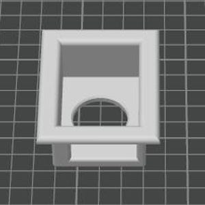Puede incluir: Una cubierta blanca impresa en 3D para toma de corriente con un marco cuadrado y una base rectangular. La cubierta tiene un recorte semicircular y una abertura rectangular. El fondo es una cuadrícula gris.