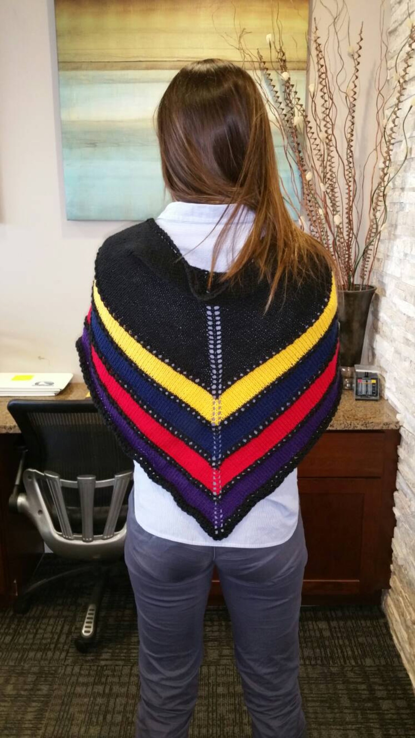 how to wear triangle shawl