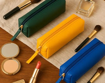 Étui à crayons en cuir personnalisé : pochette à fermeture éclair à monogramme fait main