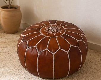 Ręcznie robiony marokański skórzany puf – podnóżek w stylu boho, naturalny puf, dekoracja salonu.