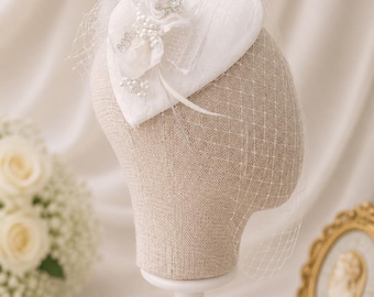 Tocado nupcial tipo jaula, sombrero tipo pastillero color marfil con velo, tocado de boda vintage, sombrero para boda civil, elegante tocado nupcial.