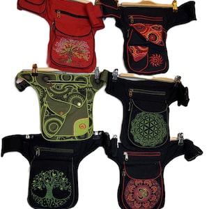 Puede incluir: Seis riñoneras con correas ajustables y múltiples bolsillos con cremallera. Las bolsas presentan varios diseños bordados que incluyen un árbol, un sol, patrones geométricos y un símbolo Om en colores rojo, negro y verde oliva.