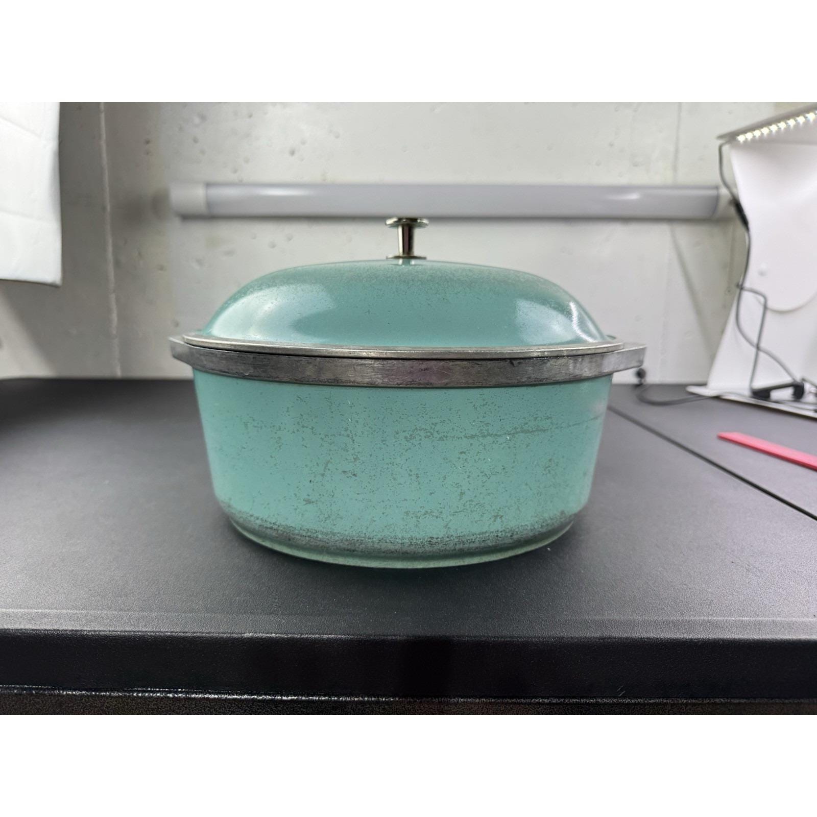 Retro Club Dutch Oven Turquoise Teal Blue Aluminum 4 Qt Pot Lid Shows Wear