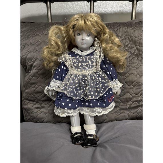 Grace's spooky doll Keramikpuppe Halloween Upcycled Vintage Doll