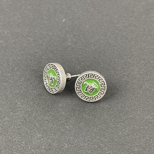 ヴェルサーチ シルバー グリーン メデューサ スタッドピアス