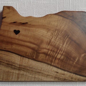 Myrtlewood Oregon shape cutting board. Heart wood burned for city of your choice afbeelding 2