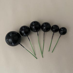 Zwarte taartdecoratieballen | Zwarte taarttopperballen | Taartversieringen | Taartdecoratie | Taarttoppers | Verjaardag | Afstuderen | Jubileum