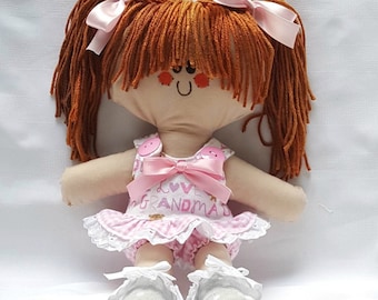 Handgemaakte lappenpop: flanellen jurk &#39;Grandma Loves You&#39;, pop 30 cm