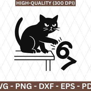 Pu&ograve; includere: Silhouette nera di un gatto su un tavolo, che interagisce con il numero 6. Anche il numero 7 &egrave; visibile. L'immagine include il testo "HIGH-QUALITY (300 DPI)" e "SVG - PNG - DXF - EPS - PDF".