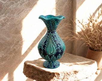 手作りのトルコ陶器の花瓶：イズニック花柄陶器、オスマン帝国の装飾
