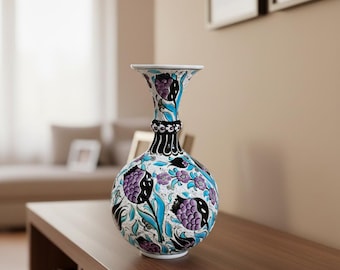 手作りのトルコ陶器の花瓶：イズニック花柄陶器、オスマン帝国の装飾