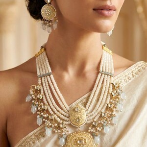 Conjunto de colar e brincos pendentes Kundan com contas brancas