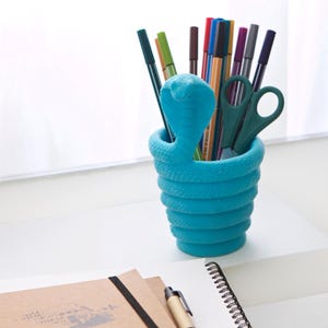 3D Printed Cobra Pen Holder: Unique Desk Organizer
