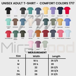 Puede incluir: Una variedad de camisetas unisex para adultos en varios colores, incluyendo negro, blanco y rojo. La imagen muestra una tabla de tallas con medidas en cm. El texto en la imagen dice "COMFORT COLORS 1717".