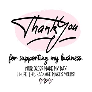 Może przedstawiać: Białe tło z napisem "Thank You" czarnym skryptem na r&oacute;żowym owalu. Poniżej tekst brzmi "for supporting my business. Your order made my day! I hope this package makes yours!" z trzema symbolami serca.