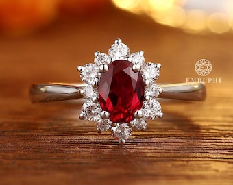 Anel com rubi oval e halo de diamantes, anel de noivado com rubi, anel vintage com conjunto de rubis, anel de compromisso com rubi de corte oval, anel com pedra de nascimento de julho