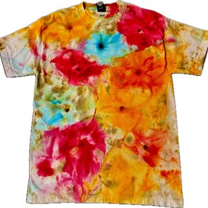 Size M Bold Tropical Burst Tie-Dye Tee – Hand-Dyed Hibiscus-Inspired Unisex Shirt in Sunset Hues – 100% Cotton – Festival Ready