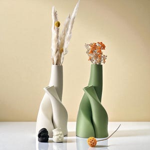 Modern Scandinavian Vase, Unique Bud Vase, Small Minimalist Vase, Flowers Vase, Decorative Vase, Modern Home Decor, Unique Decor, Abstract