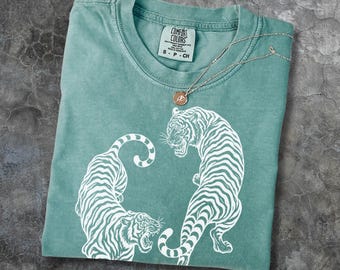 Vintage Tiger Shirt, Retro Wildlife Graphic Tshirt for Tiger Lover Gift, Bold Classic Streetwear Y2k Aesthetic T-Shirt, Comfort Colors Shirt