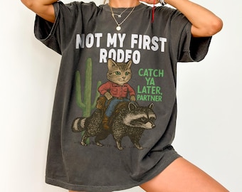 Vintage Cowboy Cat Rodeo Shirt Funny Western Raccoon Tee, Funny Retro Y2k Cat Graphic Top for Animal Lover Gift, Unisex Comfort Colors Shirt