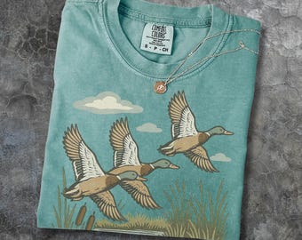 Vintage Duck Graphic Tee for Bird Lover Gift, Retro Wildlife Naturecore Shirt Outdoorsy Forestcore Oversized Aesthetic, Comfort Colors Shirt