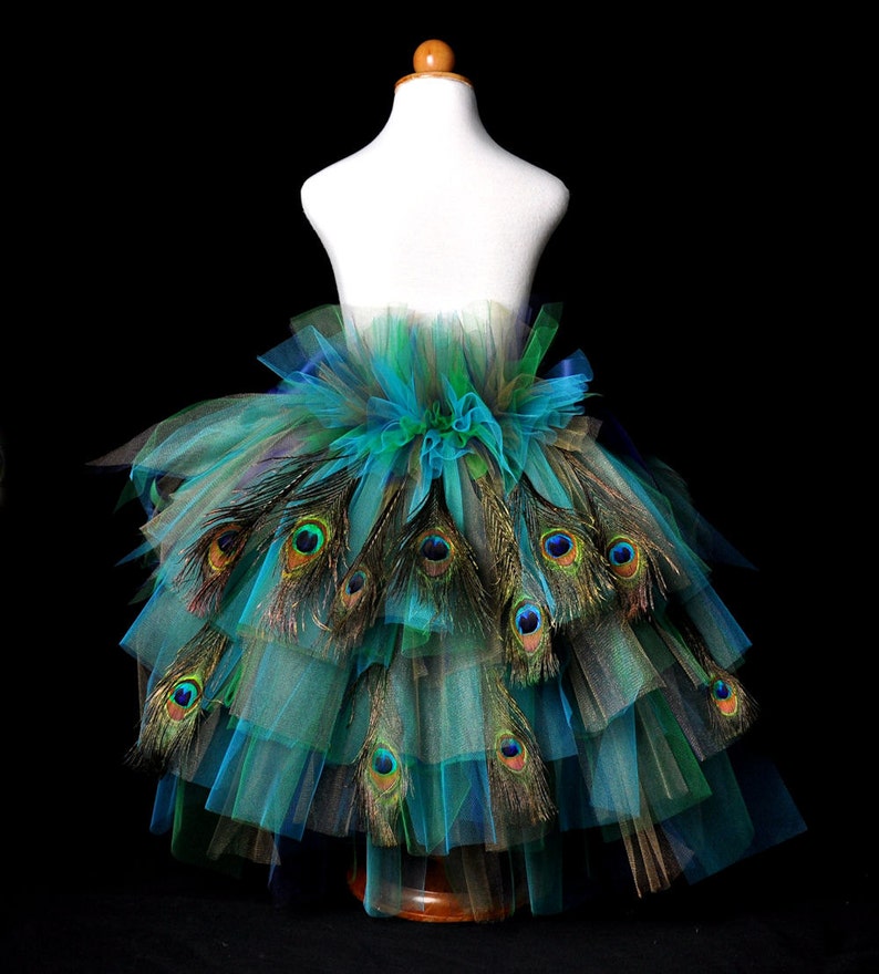 Платье с перьями для девочки