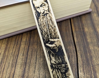 Segnalibro in legno Gandalf, design inciso ispirato a Il Signore degli Anelli