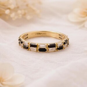 Baguette svart onyx moissanit vigselring, gult guld jubileumsring
