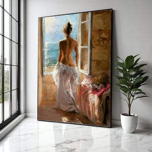 Peut inclure: Peinture encadrée représentant une femme regardant la mer par une fenêtre ouverte. Elle porte un vêtement blanc transparent. La peinture utilise une palette de couleurs chaudes avec des tons bruns, beiges et roses. La mer est visible.