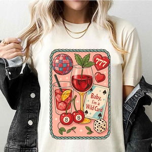 File digitale PNG con motivo Wild Card Western alla moda, collage vintage con cowgirl, design retrò per maglietta con ciliegie, stile Coquette, stampa a sublimazione per artigianato o abbigliamento.