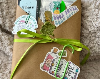 Blind Date with a Book – Horror Edition, Spooky Surprise Read, Wrapped Horror Novel Gift for Book Lovers