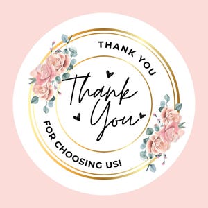 K&ouml;nnte beinhalten: Runder Aufkleber mit goldenem Rand und dem Schriftzug "Thank You" in eleganter schwarzer Schrift. Der Aufkleber zeigt rosa Rosen und Gr&uuml;n, mit dem Satz "For Choosing Us!" in kreisf&ouml;rmiger Anordnung. Der Hintergrund ist ein zartes Rosa.