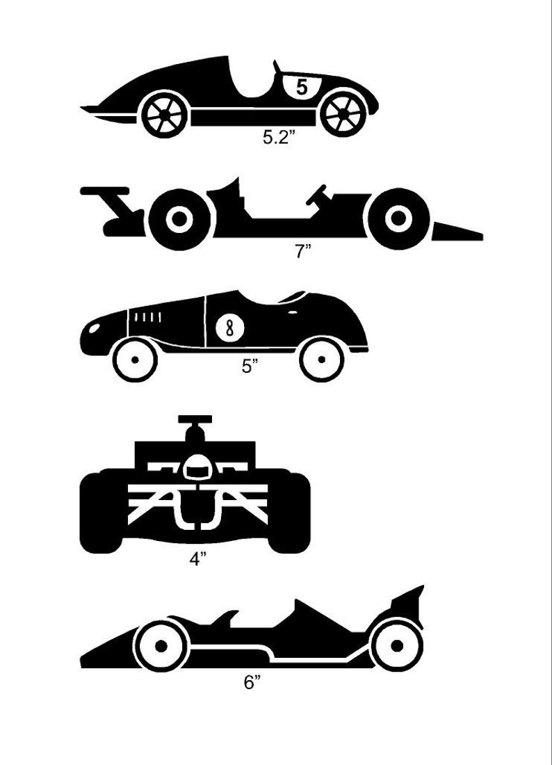 Peut inclure: Un ensemble de cinq silhouettes noires de voitures de course. La voiture du haut mesure 13,2 cm de long avec le num&eacute;ro 5. La deuxi&egrave;me mesure 17,8 cm. La troisi&egrave;me mesure 12,7 cm avec le num&eacute;ro 8. La quatri&egrave;me mesure 10,2 cm. La derni&egrave;re mesure 15,2 cm.