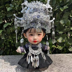 Handgefertigtes Miao Ethnic Style Labubu Outfit: Benutzerdefinierte chinesische Kleidung