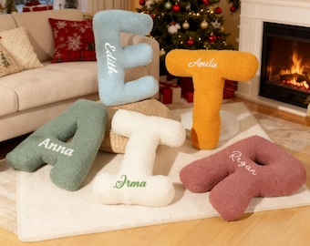 Oreiller à monogramme personnalisé, oreiller initial en peluche avec nom, cadeau de Noël pour bébé, oreiller pour enfants et décoration de chambre d'enfant