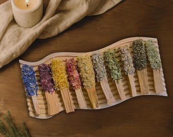 Palo Santo Smudge Sticks met gedroogde bloemen en kruiden: energiereinigingsritueel