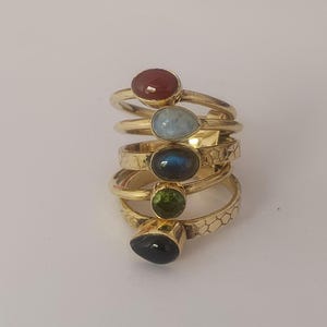 Multi-Edelstein Messing Stapelring, Peridot Saphir Karneol Mondstein, Minimalist Boho Schmuck