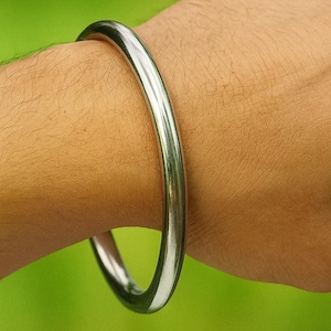 Massives 925er Sterlingsilber-Armband, schwerer abgerundeter Armreif, schlichter Silberarmreif, Statement-dickes Armband für Schmuck, handgemachtes Frauengeschenk