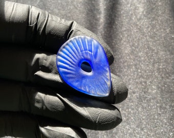 V2 glass guitar picks frosted for grip accuracy,and speed