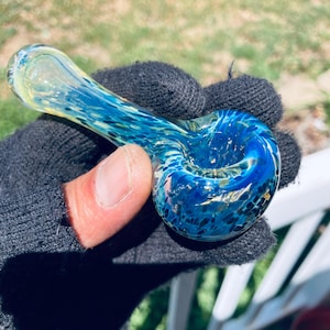 Pipa de mano RTS de cristal amarillo translúcido e iluminación negra para tabaco