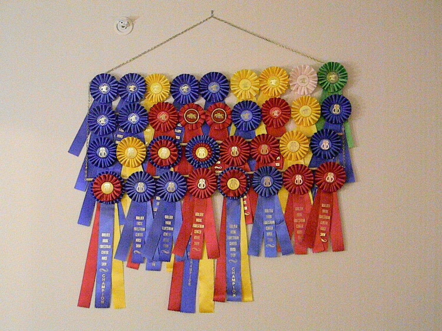 4 Row Ribbon Rack Custom Equestrian Hanging Ribbon Rack - 4 ROWS - Holds up to 36 Ribbons ...