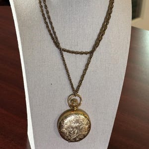 Vintage Estée Lauder Pocketwatch Compact – Gold Tone Floral Scroll with Chain & Original Puff – 1960s Collectible