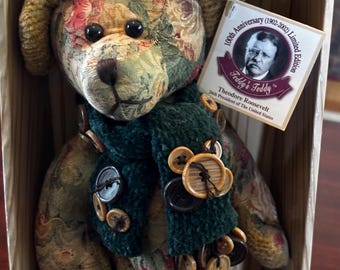 100周年記念テディベア – 記念ボックス入りぬいぐるみ – セオドア