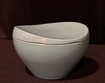 Azucarero vintage de melamina azul con tapa – Vajilla de plástico de mediados de siglo – Repujado 7408