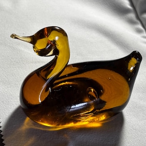 Pilgrim Glass Duck Figurine - Vintage – Handcrafted Art Glass – USA Made – Amber & Honey Tones - 4&quot;x3&quot;