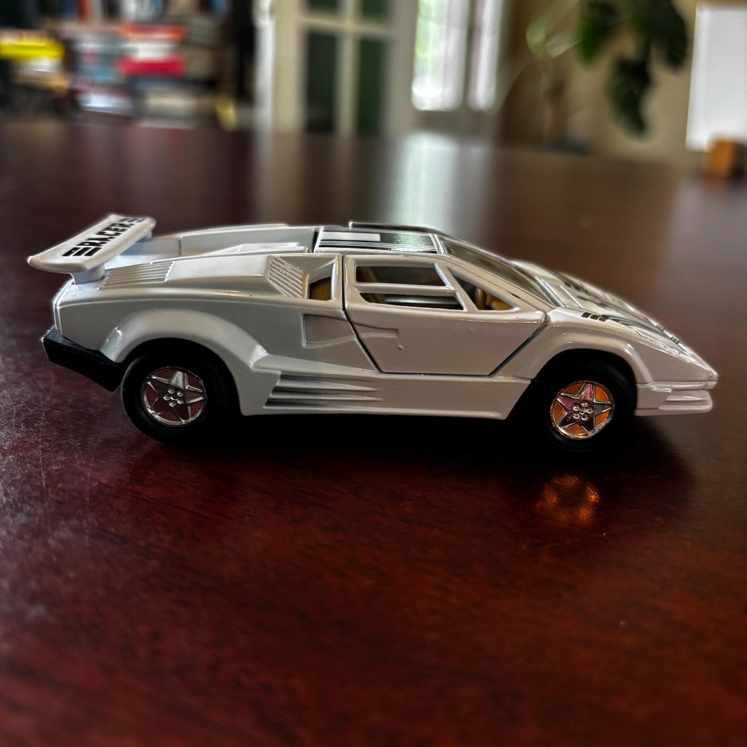 1:32 Scale Lamborghini Countach Diecast - White Gull-wing Model No