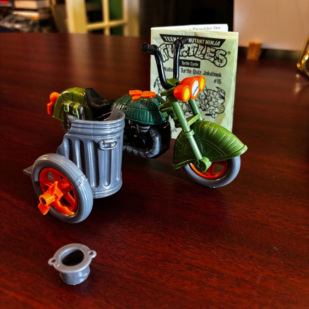 1989 TMNT Turtle Cycle: Vintage Playmates Sidecar Bike W/ Jokebook 1989 TMNT Turtle Cycle: Vintage Playmates Sidecar Bike W/ Jokebook