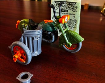 1989 TMNT Turtle Cycle: vintage Playmates zijspanfiets met Jokebook