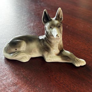 German Shepherd Figurine – Vintage Ceramic – Stamped Japan – Lying Pose – Mid-Century Dog Collectible