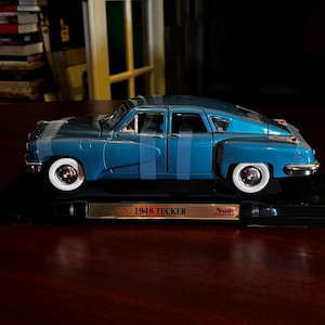 Tucker Model Car 1:18 Scale 1948 – Road Signature Die-Cast Collectible